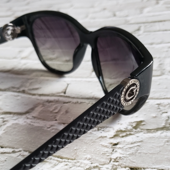 NWOT Guess Polarized Designer Sunglasses w/ Hard Case - Picture 8 of 11